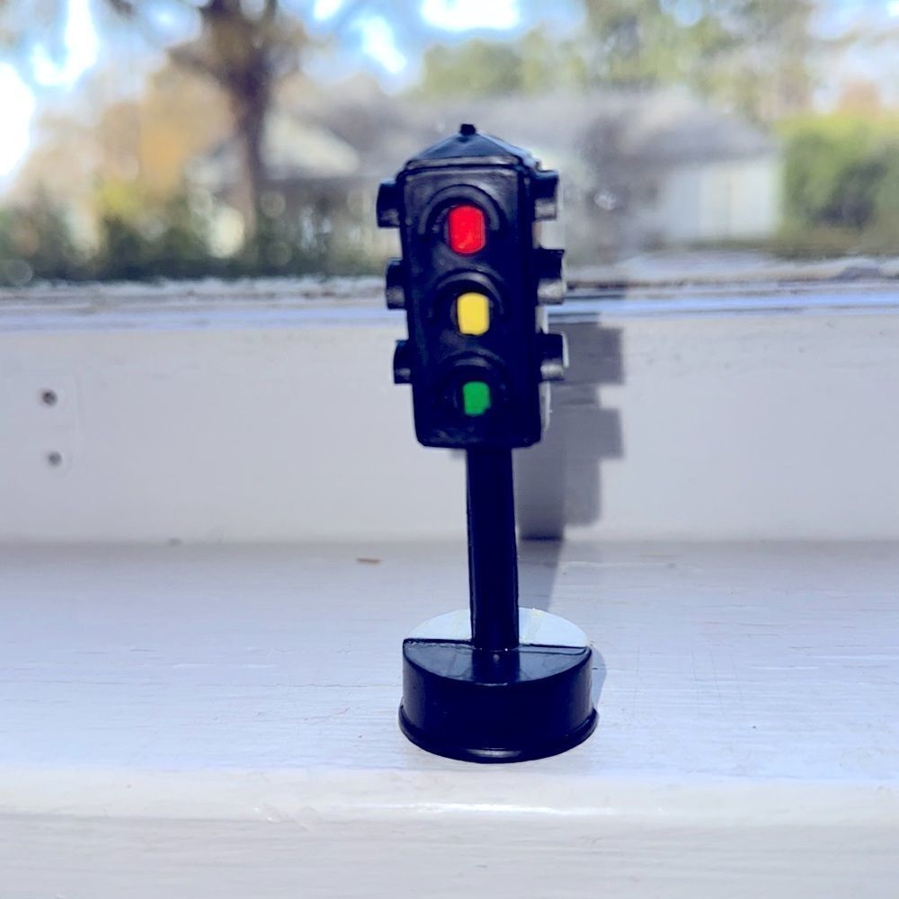 Vintage plastic old fashioned stoplight cake topper or toy‎
